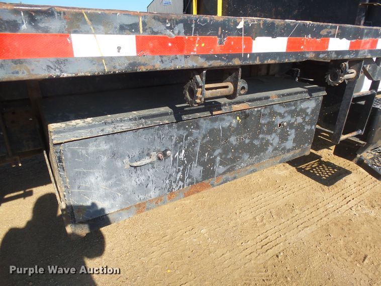 image for item DX9231 2003 GMC 6500  flatbed truck