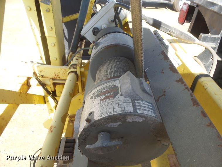 image for item DX9231 2003 GMC 6500  flatbed truck