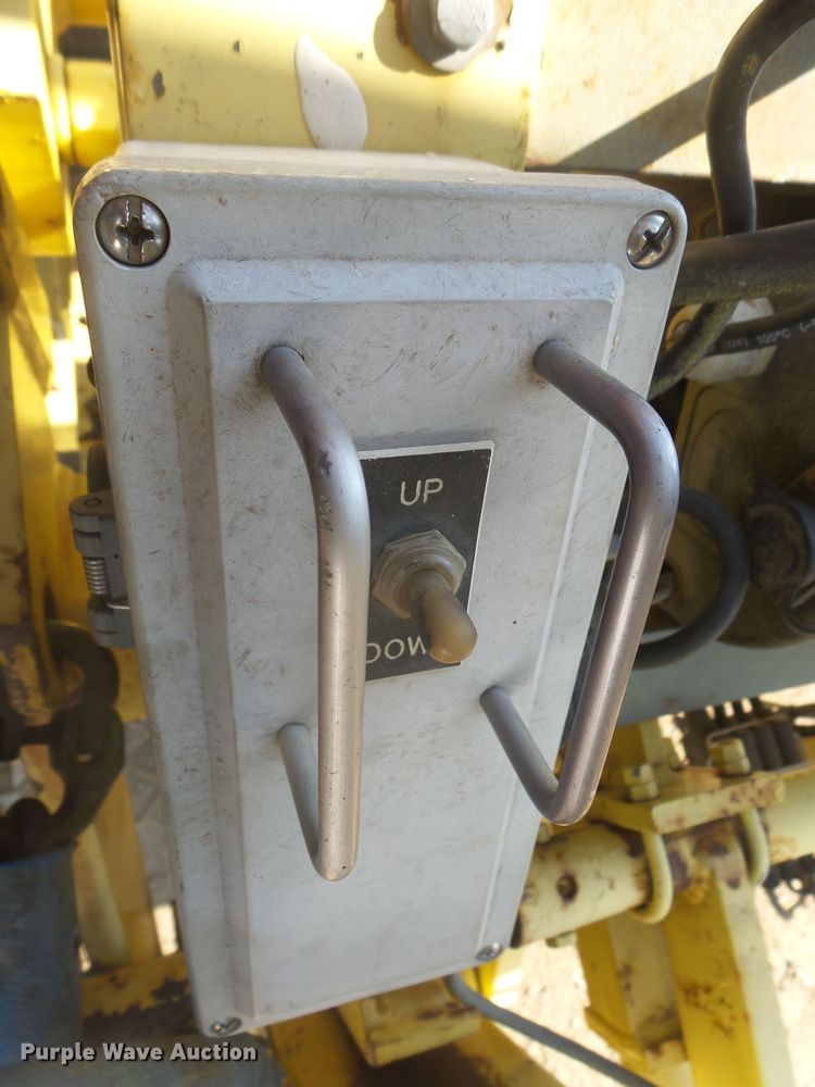 image for item DX9231 2003 GMC 6500  flatbed truck