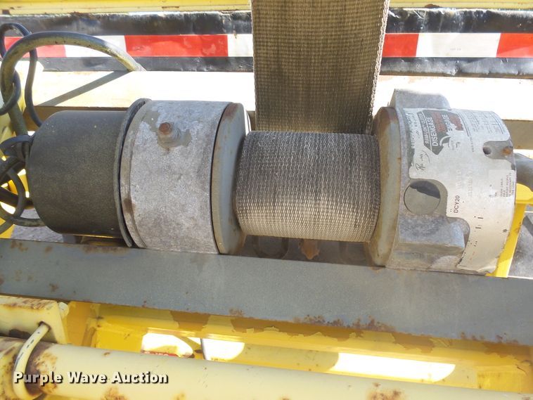 image for item DX9231 2003 GMC 6500  flatbed truck