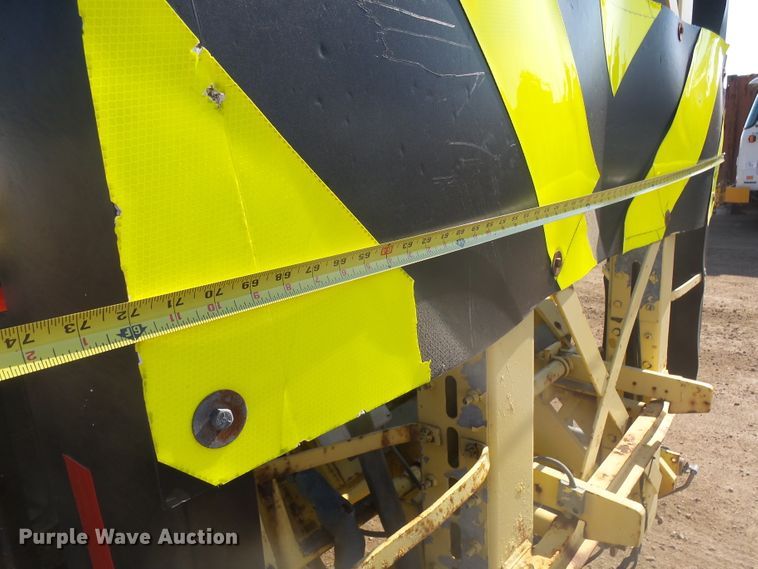 image for item DX9231 2003 GMC 6500  flatbed truck