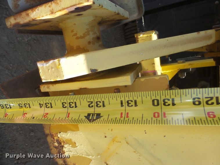 image for item DX9231 2003 GMC 6500  flatbed truck