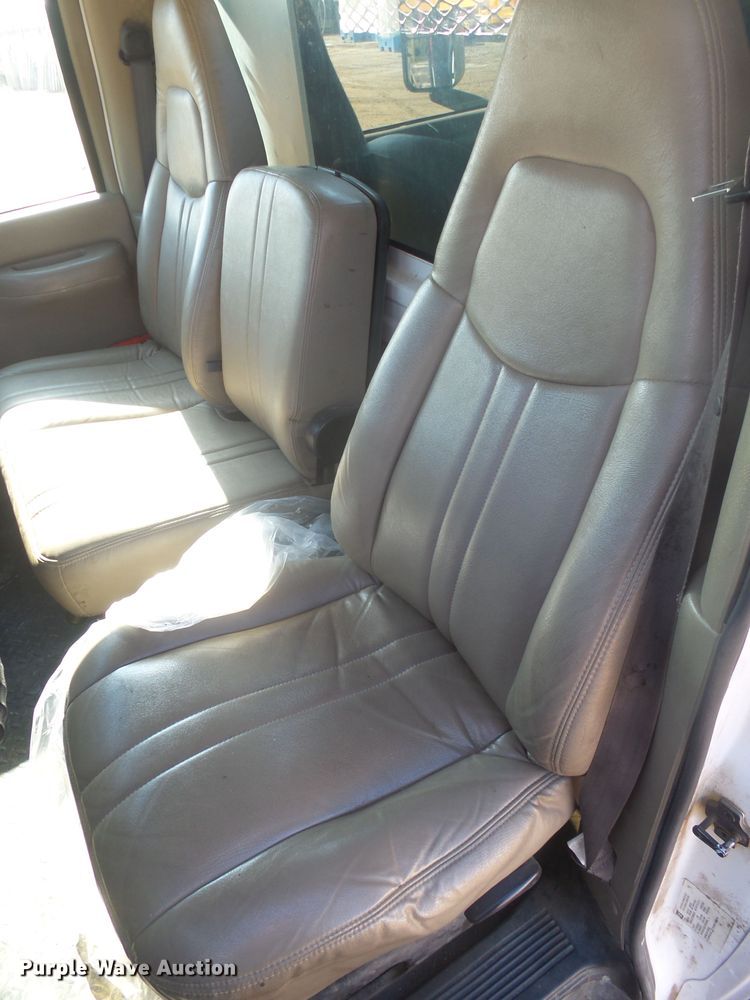 image for item DX9231 2003 GMC 6500  flatbed truck