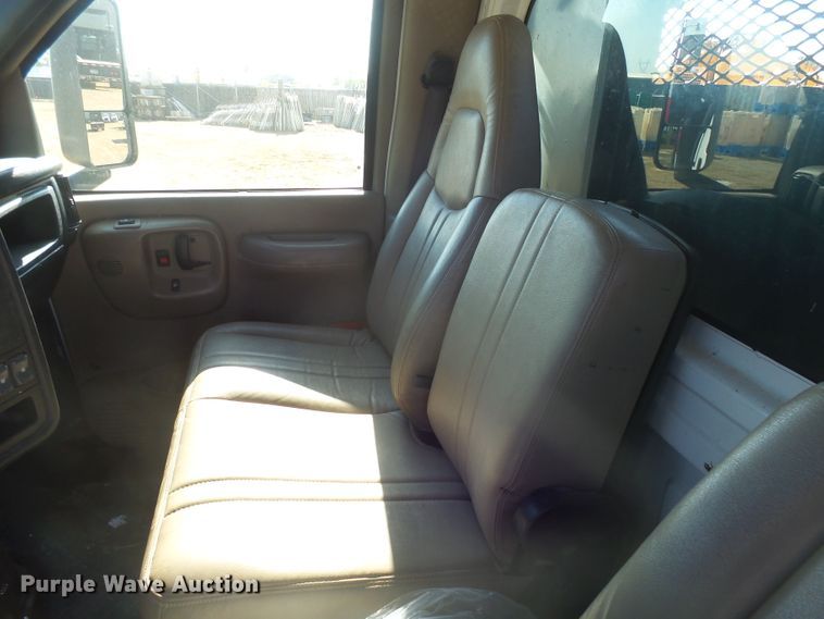 image for item DX9231 2003 GMC 6500  flatbed truck