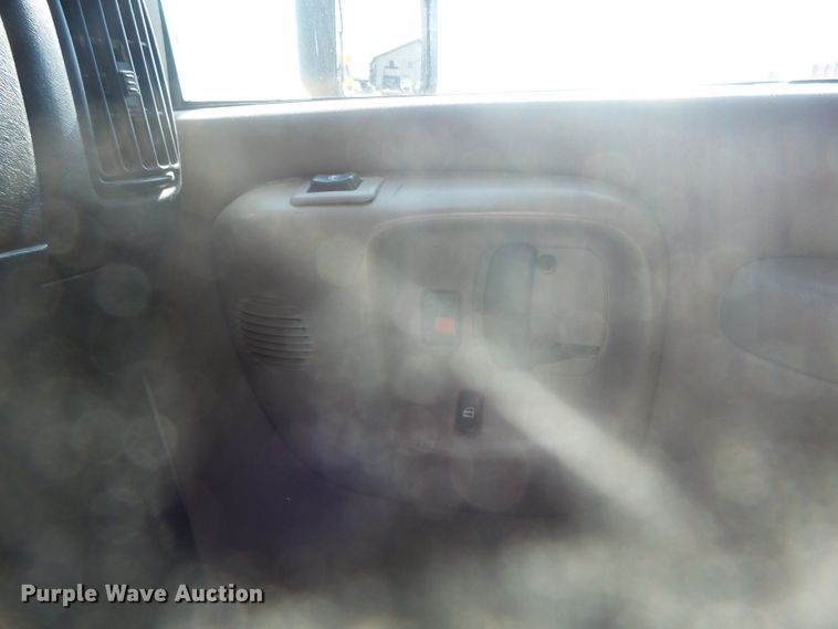 image for item DX9231 2003 GMC 6500  flatbed truck