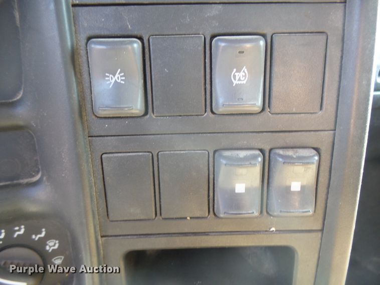 image for item DX9231 2003 GMC 6500  flatbed truck