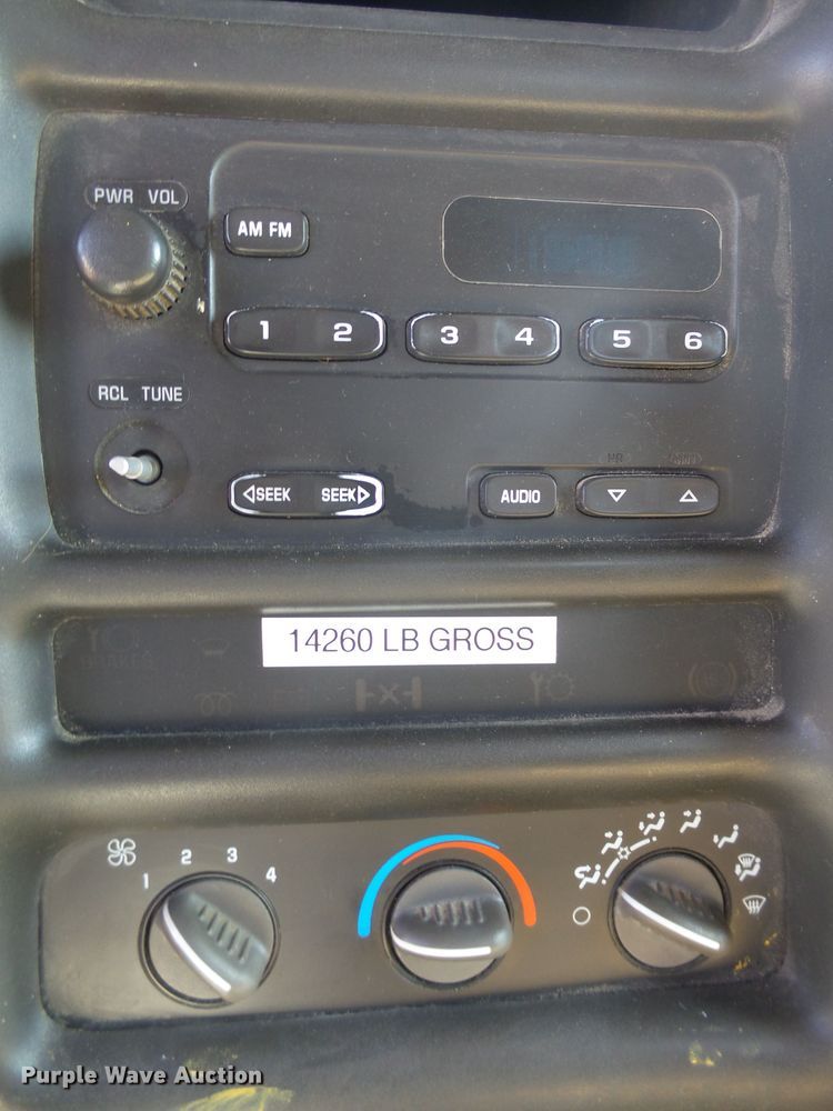 image for item DX9231 2003 GMC 6500  flatbed truck