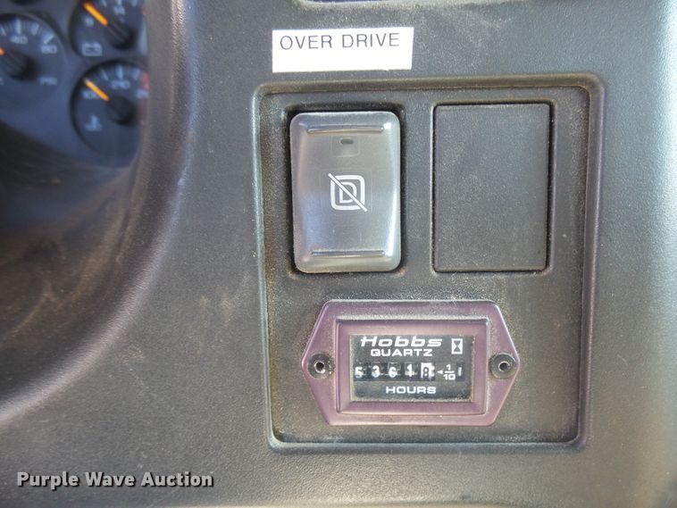 image for item DX9231 2003 GMC 6500  flatbed truck