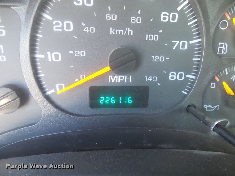 image for item DX9231 2003 GMC 6500  flatbed truck