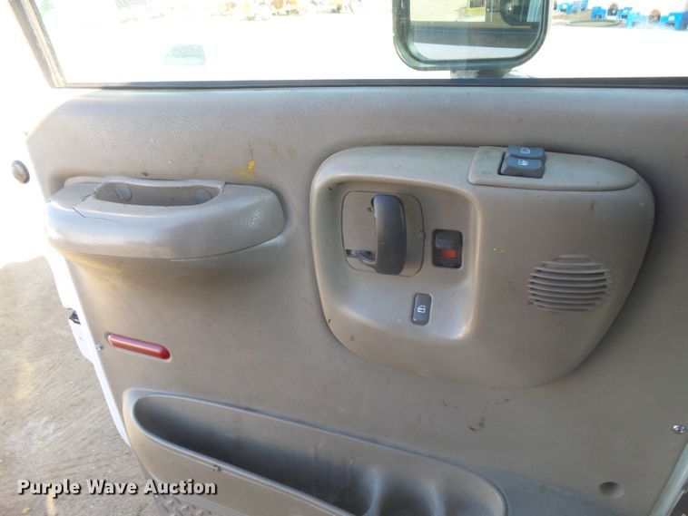 image for item DX9231 2003 GMC 6500  flatbed truck