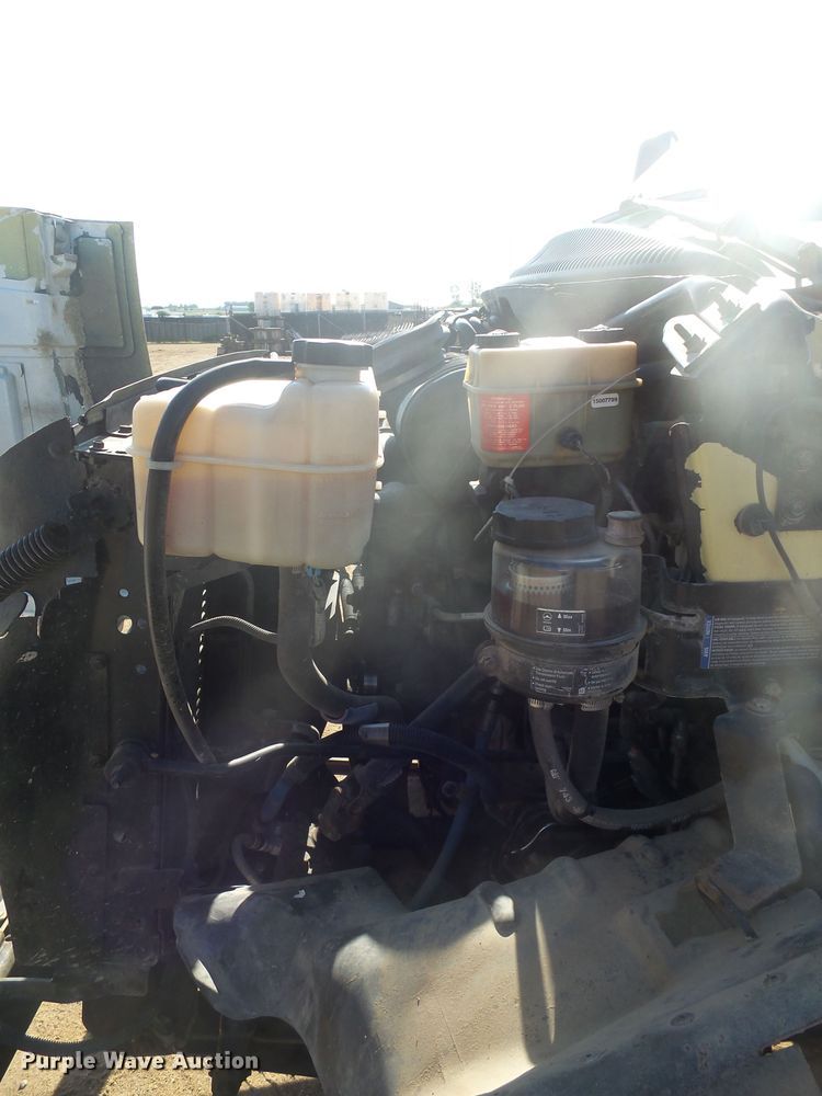 image for item DX9231 2003 GMC 6500  flatbed truck