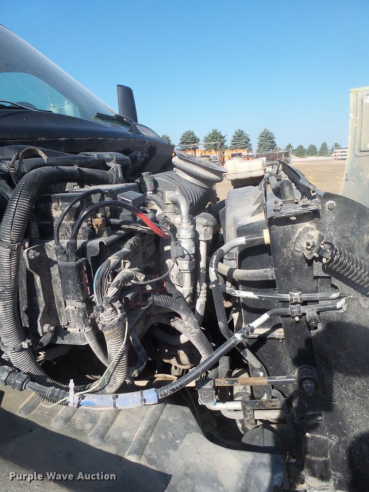 image for item DX9231 2003 GMC 6500  flatbed truck