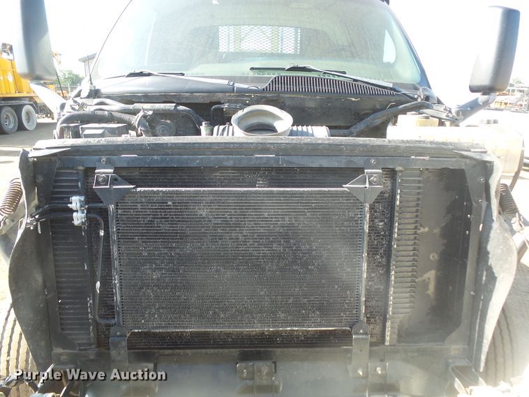 image for item DX9231 2003 GMC 6500  flatbed truck