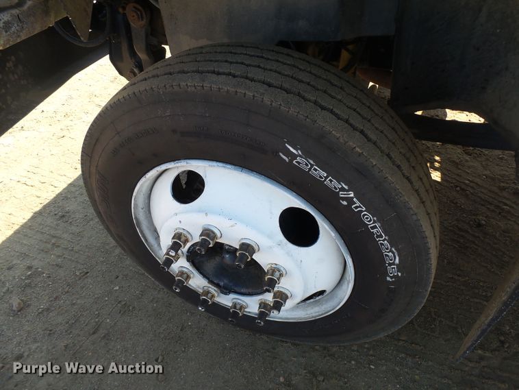 image for item DX9231 2003 GMC 6500  flatbed truck