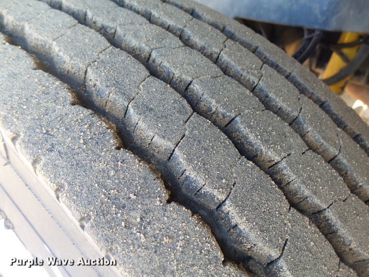 image for item DX9231 2003 GMC 6500  flatbed truck