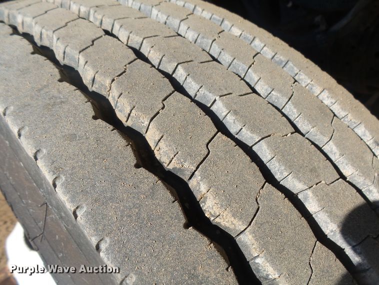 image for item DX9231 2003 GMC 6500  flatbed truck