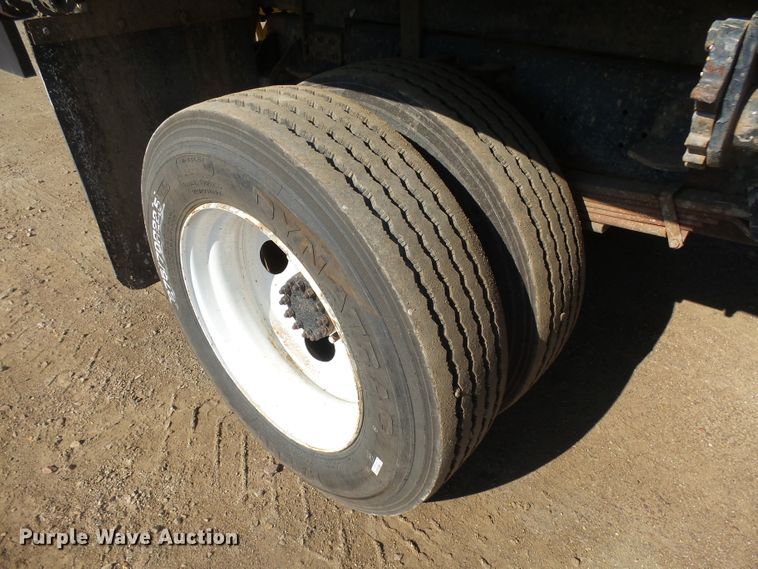 image for item DX9231 2003 GMC 6500  flatbed truck