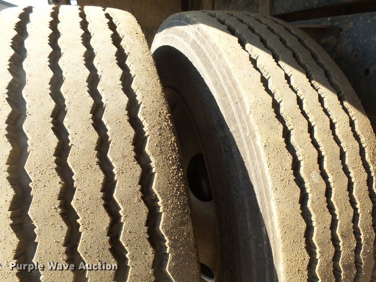 image for item DX9231 2003 GMC 6500  flatbed truck