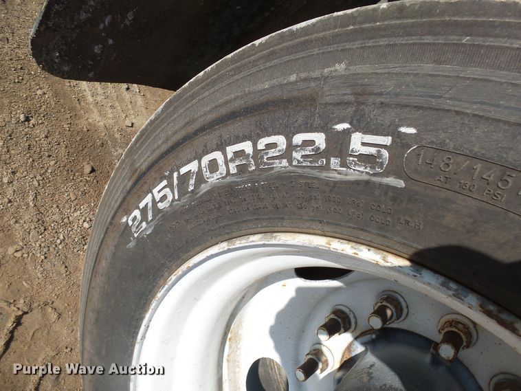 image for item DX9231 2003 GMC 6500  flatbed truck