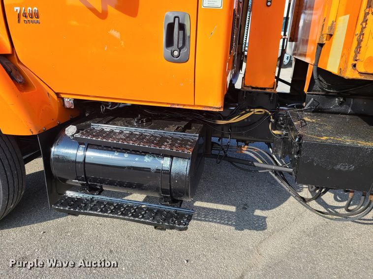 image for item EL9959 2006 International 7400  dump truck