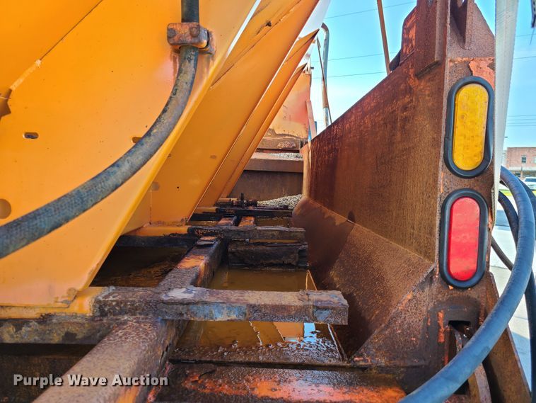 image for item EL9959 2006 International 7400  dump truck