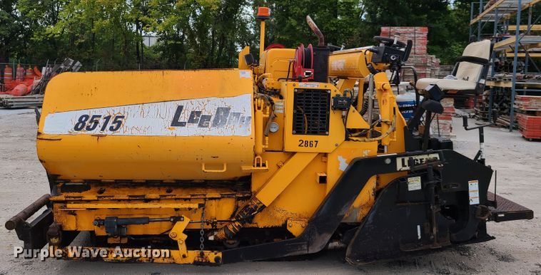 image for item EL9964 2006 Lee Boy 8515T  paver