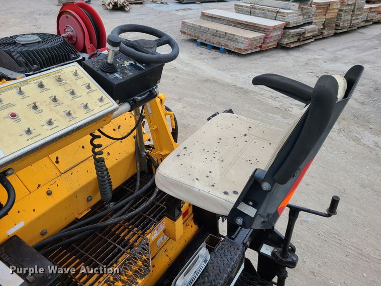 image for item EL9964 2006 Lee Boy 8515T  paver