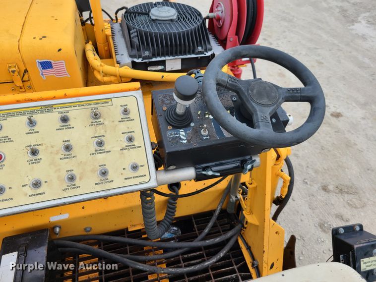 image for item EL9964 2006 Lee Boy 8515T  paver