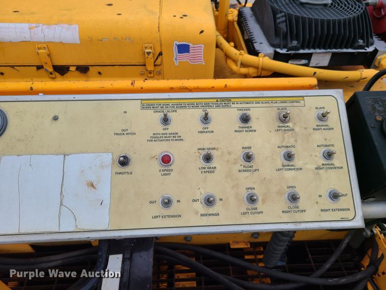 image for item EL9964 2006 Lee Boy 8515T  paver