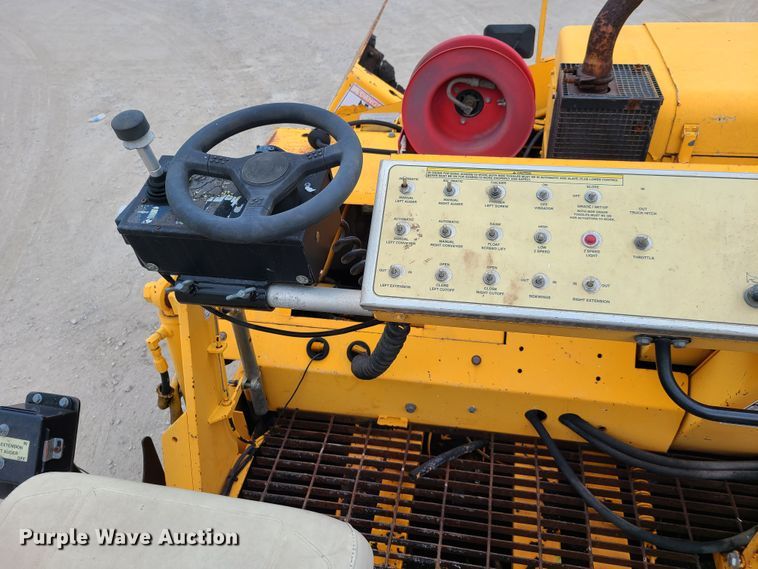 image for item EL9964 2006 Lee Boy 8515T  paver