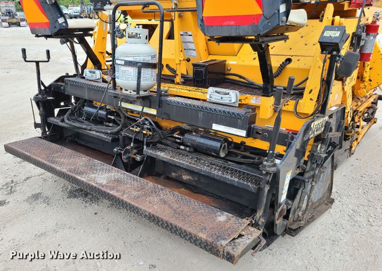 image for item EL9964 2006 Lee Boy 8515T  paver