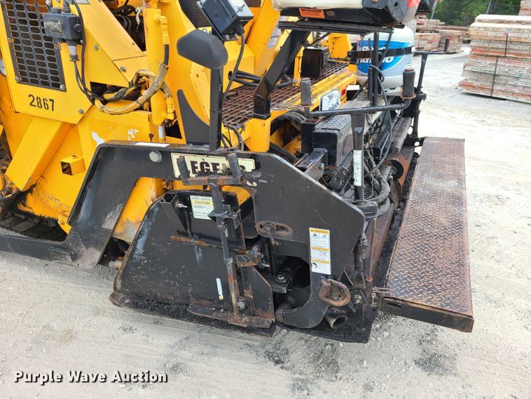 image for item EL9964 2006 Lee Boy 8515T  paver