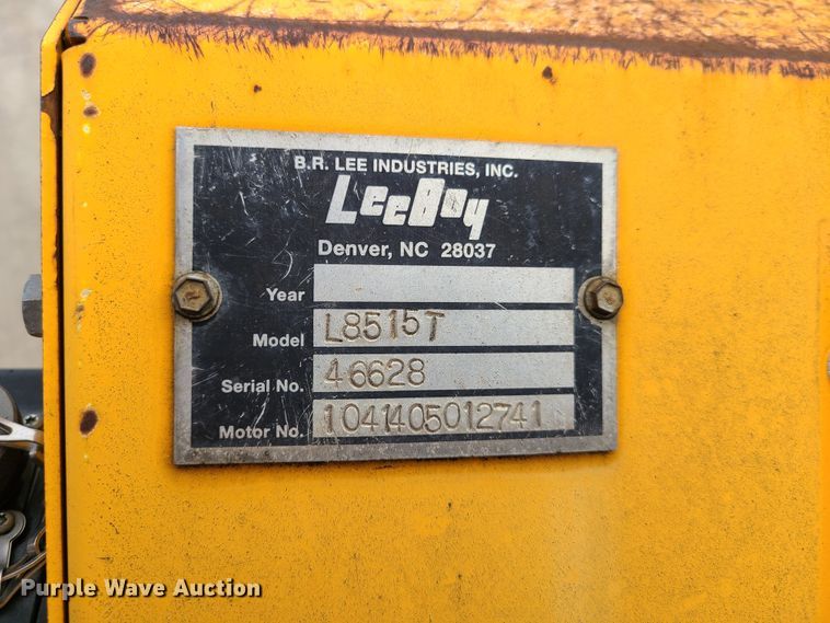 image for item EL9964 2006 Lee Boy 8515T  paver