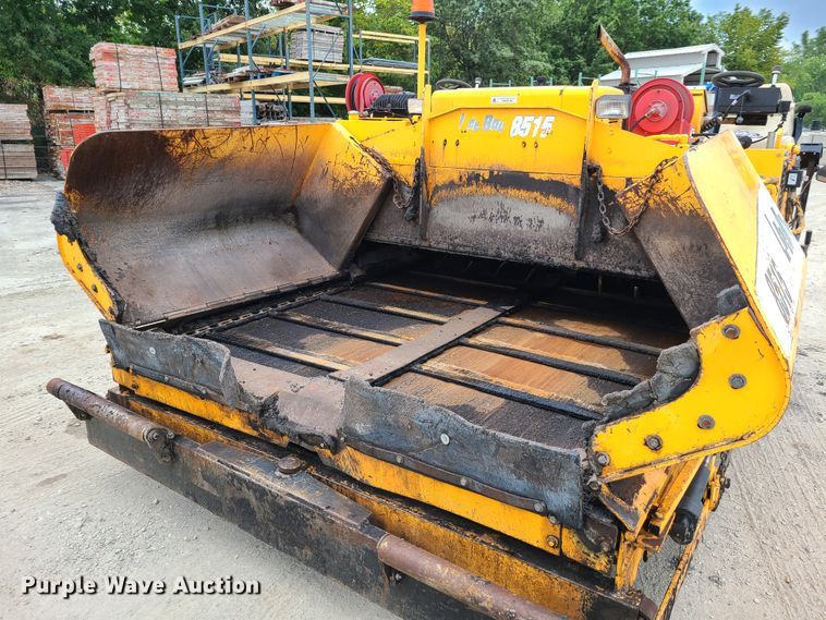 image for item EL9964 2006 Lee Boy 8515T  paver