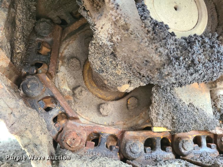 image for item EL9964 2006 Lee Boy 8515T  paver