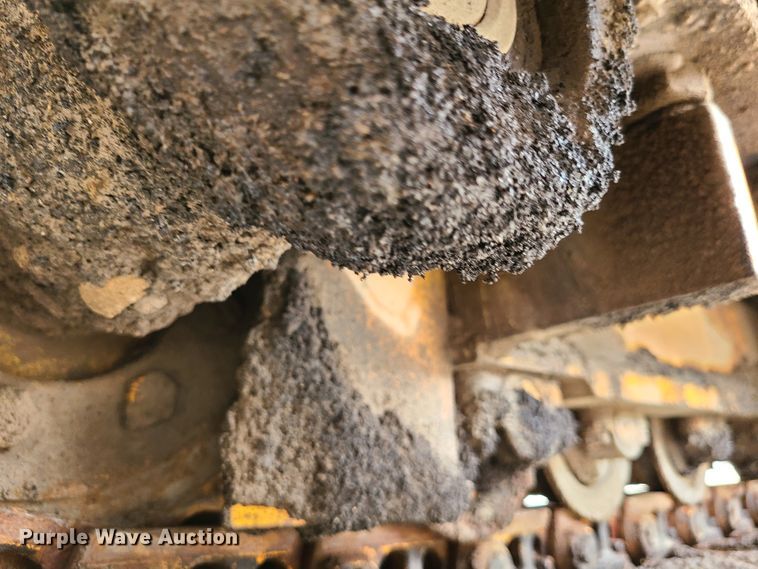 image for item EL9964 2006 Lee Boy 8515T  paver