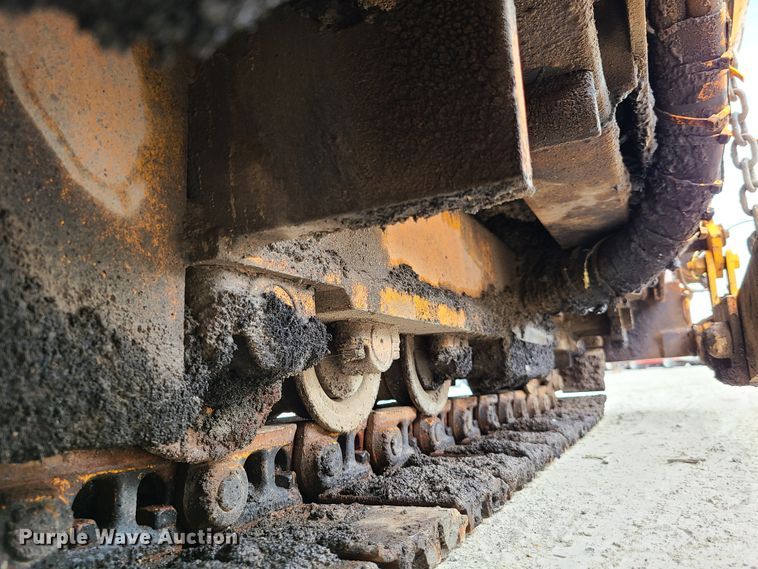 image for item EL9964 2006 Lee Boy 8515T  paver