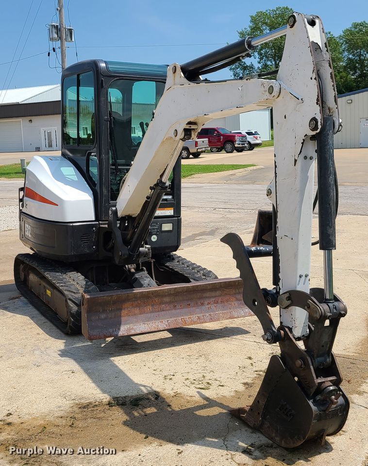 image for item EL9974 Bobcat E32  mini excavator