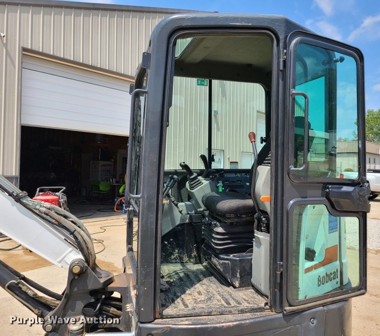 image for item EL9974 Bobcat E32  mini excavator