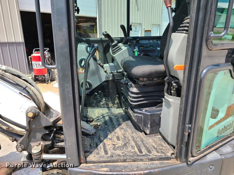 image for item EL9974 Bobcat E32  mini excavator