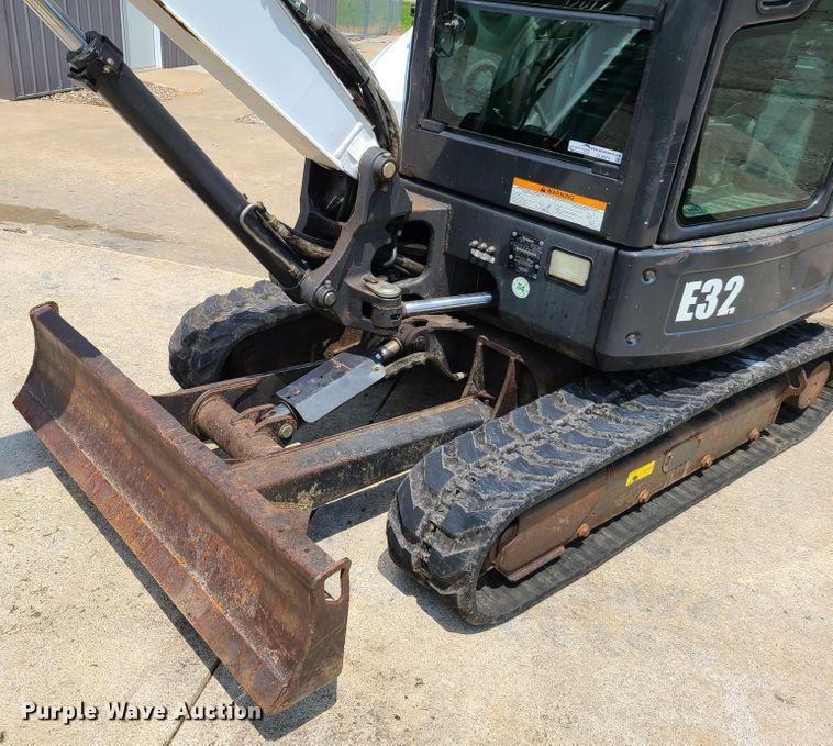 image for item EL9974 Bobcat E32  mini excavator