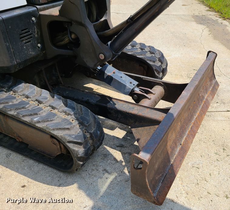 image for item EL9974 Bobcat E32  mini excavator