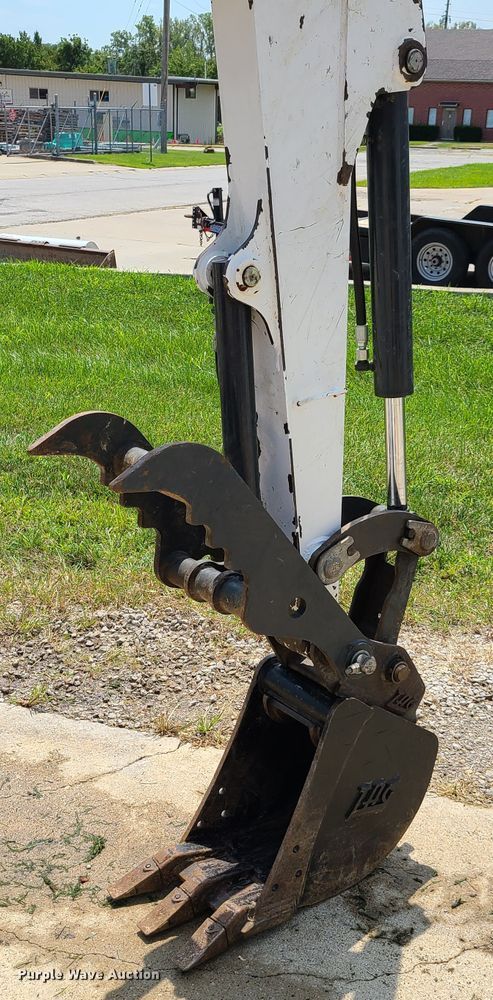 image for item EL9974 Bobcat E32  mini excavator