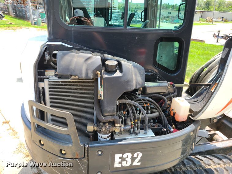image for item EL9974 Bobcat E32  mini excavator