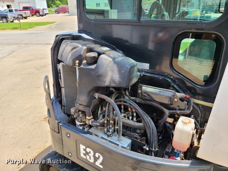 image for item EL9974 Bobcat E32  mini excavator