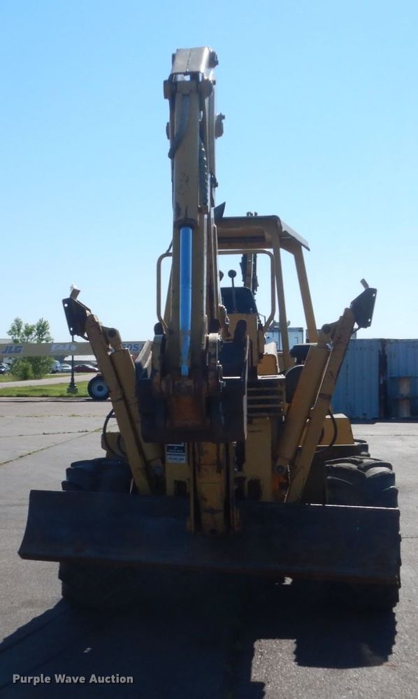 image for item FK9410 2004 Vermeer V120  trencher