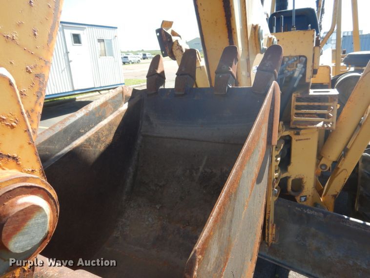 image for item FK9410 2004 Vermeer V120  trencher