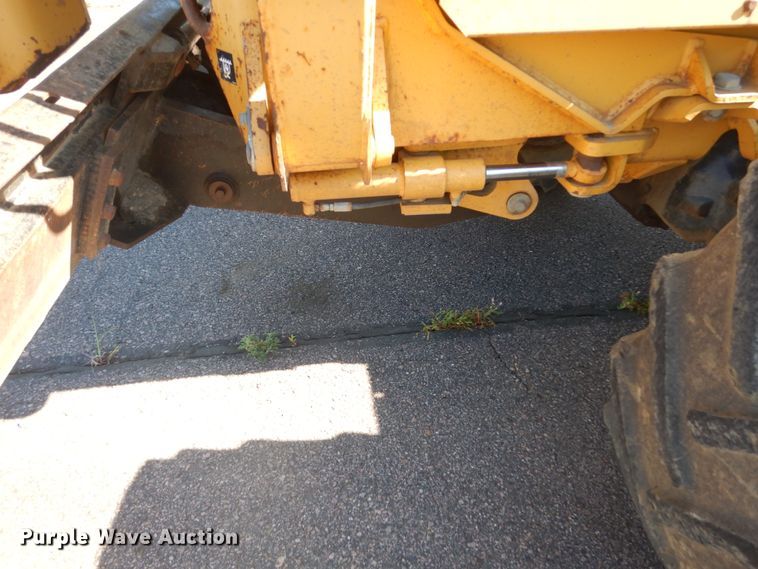 image for item FK9410 2004 Vermeer V120  trencher