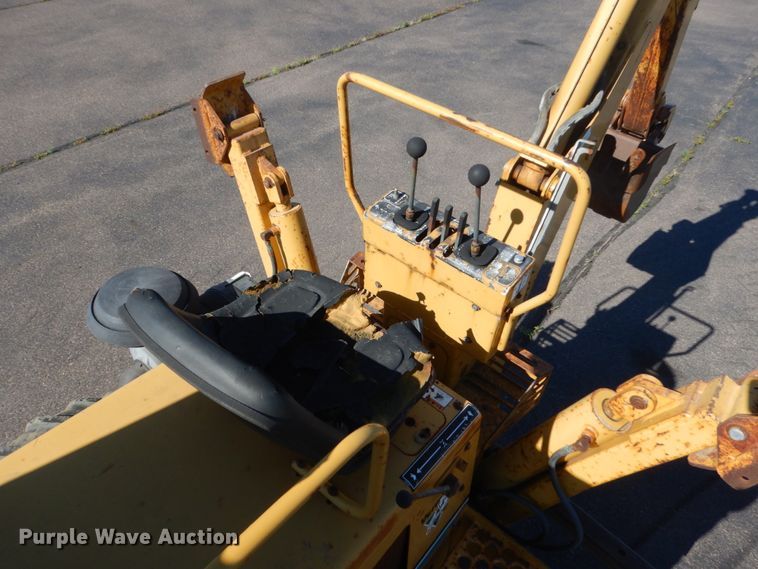 image for item FK9410 2004 Vermeer V120  trencher