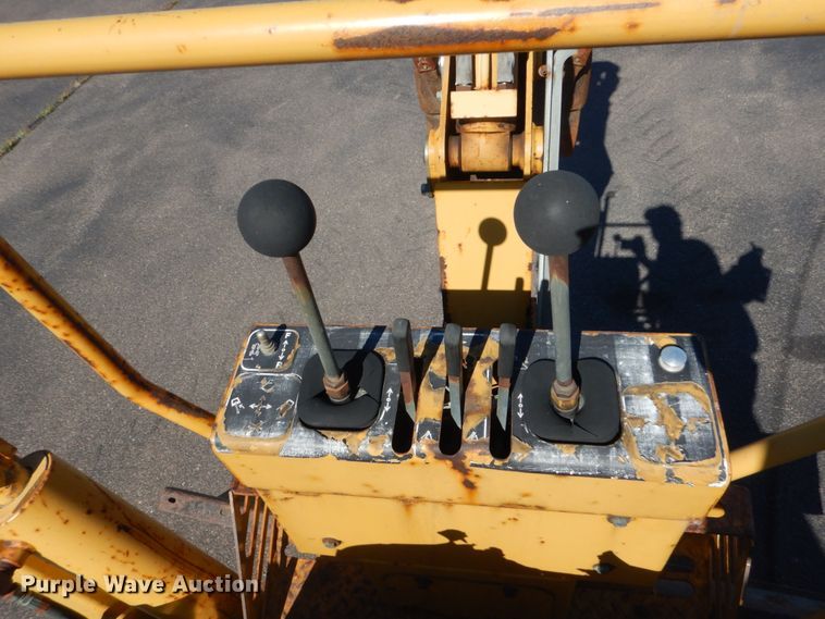 image for item FK9410 2004 Vermeer V120  trencher